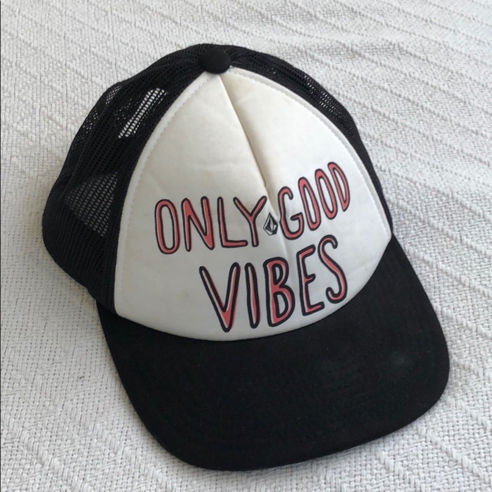 ⭐️ ONLY GOOD VIBES Quote Trucker Hat Snapback